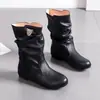Botas de mujer de talla grande hasta la pantorrilla, nuevo estilo europeo otoño e invierno 2026, botas de cuero plisado sin cordones y punta redonda, en stock para mujer