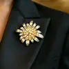 Broche Floral Vintage Transfronteiriço, Toque de Luxo Leve e de Alto Padrão, Corsage Versátil, Alfinete Decorativo para Ternos e Suéteres, Em Estoque para Atacado