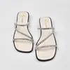 Pantuflas de Pedrería para Mujer para Verano Ropa de Exterior 2024 Nueva Moda Popular Versátiles de Nicho Sandalias Planas de Alta Gama
