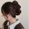 Presilha de Garra Triangular com Concha de Cetim Estilo Francês, Acessório de Cabelo Versátil de Alta Qualidade e Tendência para a Parte de Trás da Cabeça