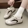 Zapatos Casuales Deportivos Retro para Mujer Primavera y Otoño Punta Cuadrada Cómodos Tacón Oculto Bloqueo de Color Nuevo Superficie de Cuero Zapatos de Entrenamiento Alemanes 2026 Modernos
