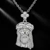 Pingente de figura espinhosa com diamantes em todo o corpo, estilo hip-hop europeu e americano, com zircônia incrustada em cobre, colar moderno personalizado com trevo de quatro folhas para homens