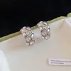 Pendientes Europeos y Americanos de Nuevo Estilo con Patrón Hexagonal Incrustado de Diamantes en Forma de C, Pendientes de Nicho de Moda y Únicos, Pendientes de Lujo Ligero y de Gama Alta