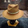 Venta directa de fábrica nuevo sombrero de fieltro de oveja tipo pie de cerdo sombrero de fieltro de oveja color liso sombrero de fieltro de oveja decoración de cinta sombrero de fieltro de lana pura