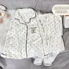 Pijama de Mujer Invierno Espesado Franela Ropa de Casa Cardigan de Solapa Rayas Conjunto de Ropa de Dormir para Damas Venta al por Mayor de Fábrica