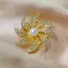 Nuevo broche de aleación para mujer, moderno y de alta gama, pin de lujo nicho para abrigos y trajes, simple y elegante, broche versátil
