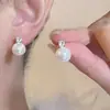 Pendientes de Clip de Lujo Ligero Estilo Hong Kong sin Agujeros para Orejas Pendientes Geométricos de Perla y Camelia para Mujer Sentido Avanzado Simples Elegantes Pendientes Versátiles