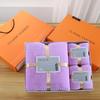 Toalla de vellón coral toalla de baño caja de regalo juego de tres piezas regalo de boda regalo de empresa toalla absorbente de alta densidad venta al por mayor