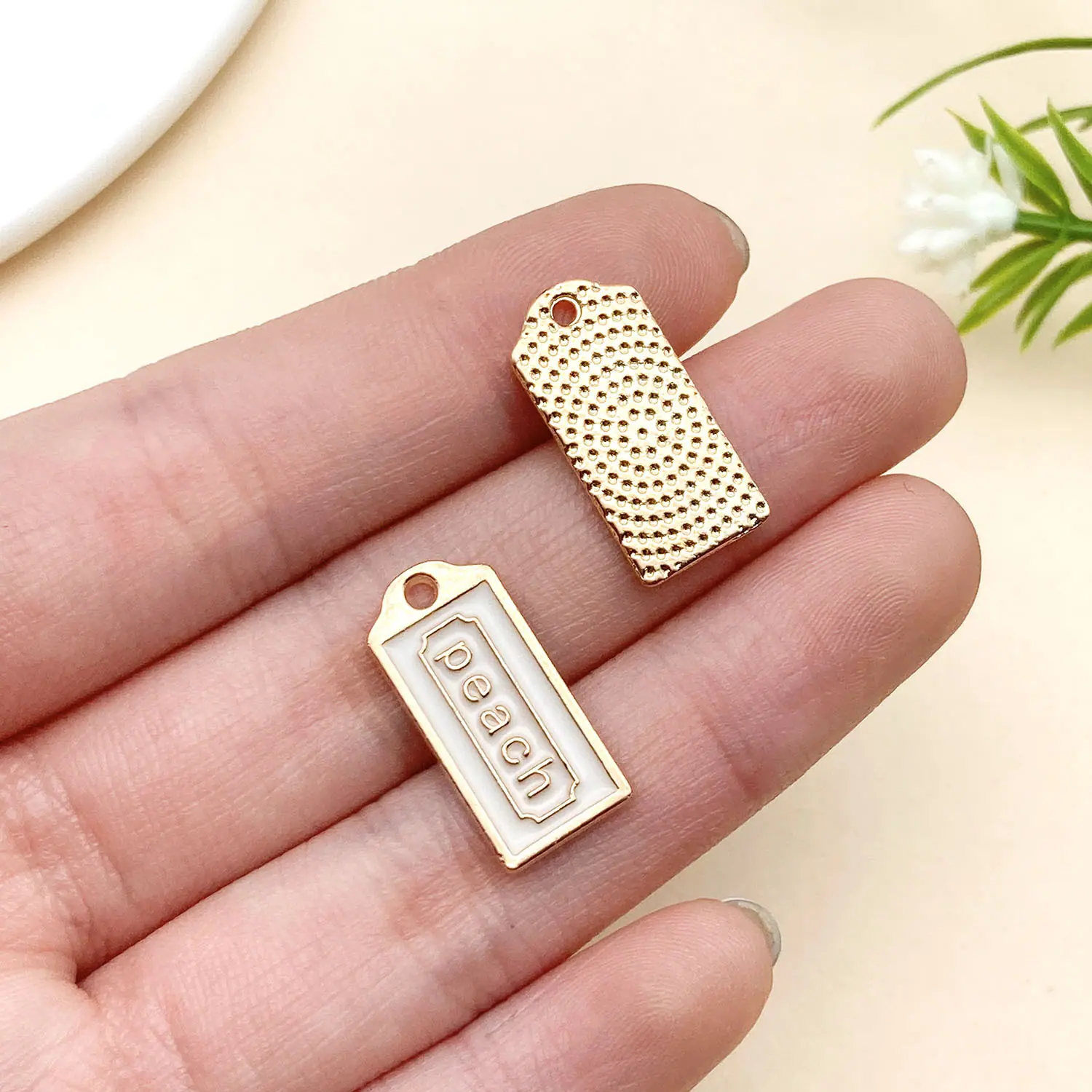 22894-X-白色滴油锌合金Peach小方牌20x10mm