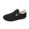 Zapatos cálidos de algodón estilo coreano con detalles de hebilla, mocasines slip-on de invierno, zapatos nuevos cómodos y elegantes para mujer con forro de felpa, 2026