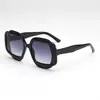 Nuevas Gafas de Sol de Marco Grande Cuadrado Hueco de Moda Geniales Diseño de Nicho Vacaciones en la Playa Protección UV Gafas de Sol de Protección Solar