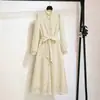 Nuevo Vestido de Encaje Pesado Otoñal Estilo Francés Suave Cuello Alto de Una Sola Fila Cintura Ceñida
