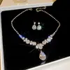 Aretes Redondos con Tachuelas de Diamante Cuadrado y Cadena Plateada, Cadena de Suéter Estilo Corte Vintage Francés, Exquisito Juego de Joyería de Alta Gama