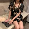 Pijama de manga corta para mujer, traje de dos piezas de seda helada de verano, pantalones cortos con cuello en V, de seda fina, fresco y sexy, ropa de casa de verano.