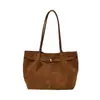 Nueva colección de principios de otoño: bolso tote moderno y espacioso para mujer, un bolso de hombro elegante hecho de gamuza, un bolso de mano ligero y chic para el día a día