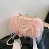 Nova Mochila de Penas de Avestruz, Bolsa de Corrente com Pérolas, Bolsa Pequena Crossbody Estilo Fragrância, Bolsa de Ombro Lisa, Bolsa Feminina de Pelúcia Outono e Inverno