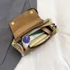 Bolso Cuadrado Pequeño de Gamuza Nuevo Otoño/Invierno 2025 para Mujer, Bolso de Cadena, Bolso Cruzado al Hombro, Diseño de Nicho, Bolso Elegante para Debajo del Brazo