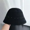 2026 Novo Chapéu de Pescador Fashion com Proteção Solar Estilo Coreano Pérola Vazada Respirável Chapéu Bucket Que Faz o Rosto Parecer Menor e Mais Sofisticado