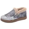 Zapatos de Tela Nuevos de Invierno Estilo Old Beijing Zapatos de Algodón para Madre Nuevo Estilo Étnico Chino Bordados Con Felpa Adentro Cálidos Antideslizantes Zapatos de Algodón para Mujer