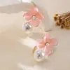 Brincos de Tarraxa Flor de Agulha Europeus e Americanos Transfronteiriços com Pérola Doce Fresco Moderno Brincos Leve Luxo Toque de Alta Qualidade Ornamentos de Orelha para Mulheres Atacado