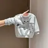 Conjunto de duas peças primavera/outono para bebês e crianças pequenas para meninos, moletom fofo com estampa de desenho animado e conjunto de duas peças com calça de bolinhas