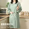 Delantal para uso en la cocina, nuevo estilo 2026, impermeable y resistente al aceite, adecuado para cocinar, diseño de alta gama para mujer, estilo juvenil, material de pana