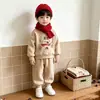Conjunto de Natal para meninos para o início do outono, nova roupa infantil outonal estilosa, calça de moletom bonita, conjunto casual moderno de duas peças estilo coreano