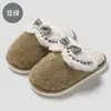 Zapatillas de algodón cálidas de felpa gruesa para mujer, zapatillas peludas de invierno para interior antideslizantes con talón cubierto, adecuadas para usar en exteriores, zapatos de algodón para el hogar para hombre