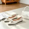 Sapatos Rasos Elegantes com Laço de Strass para o Trabalho Estilo Outono 2026 Novos Tamanhos Grandes Sapatos Baixos para Mulheres