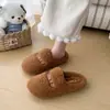 Nuevas zapatillas peludas de suela plana de moda para mujer, estilo coreano 2026, moda ins, otoño e invierno, transfronterizas, zapatillas de algodón con protección para los dedos