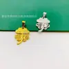 Live Source Colgante de Flor de Trébol Chapado en Oro para Mujer, Versátil, Lujo Ligero, Nicho de Moda, Flor de Amor, Colgante, Venta al por Mayor