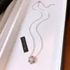 Resplandor Floral Aretes y collar de flor de circonita cúbica estilo francés, una cadena ligera y minimalista para la clavícula, perfectos para el uso diario y un estilo versátil