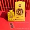 Lingote de Oro Puro 999 Estilo Chino Dios de la Riqueza Sobre Rojo Colgante para Coche de Año Nuevo Regalo de Seguro Disponible para Mayorista