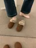 Mules femininas fechadas na ponta, estilo retro floresta, em couro fosco com sola reta, novos sapatos de algodão para outono e inverno 2025, com forro de pelúcia, estilo Birkenstock