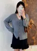 Suéter básico elegante de tricô com decote V para mulheres plus size, coleção outono 2026, para mulheres curvilíneas, blusa de estilo suave, peça de vestuário externa feminina