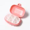 Suministro directo de fábrica caja de almacenamiento de plástico para medicamentos portátil para viajes semana Macaron cuatro mini caja de plástico para medicamentos impresión