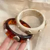 Pulseira de Pérolas com Concha de Resina Europeia e Americana para Mulheres, Estilo Boêmio Vintage para Férias na Praia, Joia Única e Exagerada