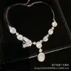 Fornecimento ao Vivo Jade Verde com Incrustação Borboleta Guofeng Corrente de Jantar Colar Feminino Luxo Luxo Leve