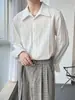 Elegante Camisa de Manga Larga con Rayas Verticales para Hombre, Corte Holgado, Top Versátil Casual, Camisa de Moda en Blanco y Negro