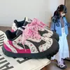 Zapatillas de Lona con Lazo de Dibujos Animados para Niñas 2026 Primavera y Otoño Nuevas Zapatillas Casuales de Malla Versátiles para Niñas Pequeñas