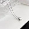 Collar Miel Mínimo Colgante Sin Diamante Brillo Dorado V Electrochapado en Oro 18K Versión de Precisión Lujo Accesible para Mujer No se Desvanece Venta Directa de Fábrica