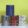 Estilo Diario 210g Cartulina Blanca Bolsita de Mano Lista para Usar al por Mayor Bolsa de Papel Cuadrada para Compras Bolsa de Papel Estampada en Caliente Tarjeta Colgante