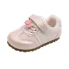 Tênis Esportivo Feminino 2026 Primavera Novo Estilo Sapatos Casuais Respiráveis de Malha para Crianças Tênis Esportivo da Moda e Confortável para Bebês