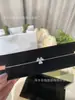 Vanjia Diseño de Nicho de Alta Gama Collar de Trébol de Flor Completa con Diamantes Aretes de Trébol de un Solo Diamante Pulsera Mismo Estilo de Influencer