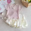 Conjunto de Dos Piezas Rosa con Encaje y Cuello de Muñeca para Niñas 2026, Nuevo para el Regreso a Clases, Atuendo de Verano para Niñas, Ropa de Verano Moderna para Niños