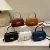 Bolso cuadrado pequeño retro estilo francés para exportación, nuevo bolso de nicho estilo coreano 2026, bolso de hombro moderno y a la moda para el día a día