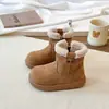 Sapatos de inverno para meninas, novos modelos, sapatos infantis forrados com fleece, sapatos de sola macia, botas estilo Birkenstock para meninas pequenas, sapatos de inverno para meninos e bebês