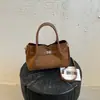 Bolso Retro de Alto Valor Nuevo Estilo Otoño 2026 Popular Exquisito Color Sólido Viaje Cotidiano Sensación Relajada Bolso Pequeño Cuadrado de Hombro Único