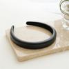 Diadema minimalista de cuero negro plateado de alta calidad, estilo francés, versátil, color sólido, diadema con calavera en la parte superior, horquilla a presión para lavar la cara