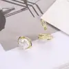 Nuevos pendientes de tachuela de metal irregulares de ámbar y perla estilo francés 2023 diseño de nicho pendientes de lujo ligero avanzados pendientes para mujer
